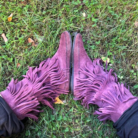 Lilac purple Minnetonka sz 8 boots!! - Picture 1 of 4